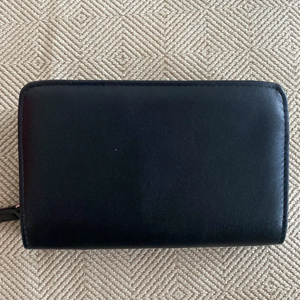 Tahari black vegan leather wallet with Identity Protect lining - Picture 5 of 5